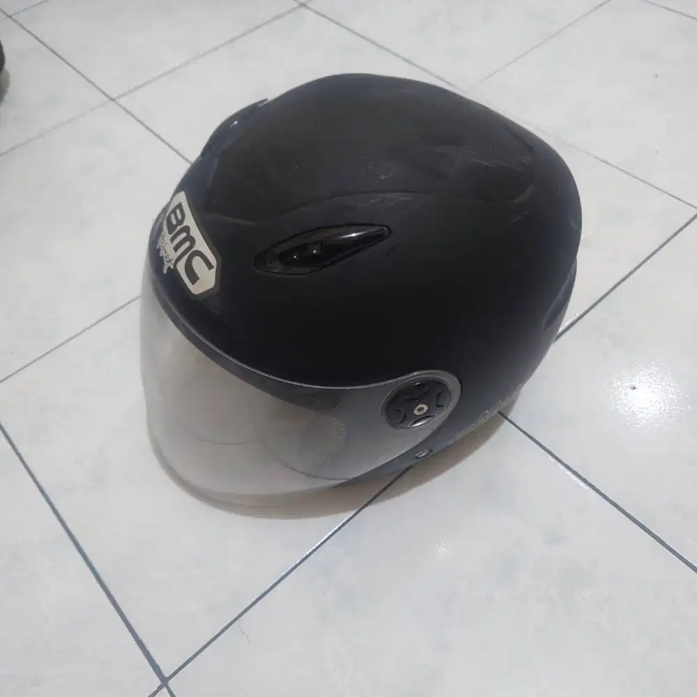 Helm BMC warna hitam