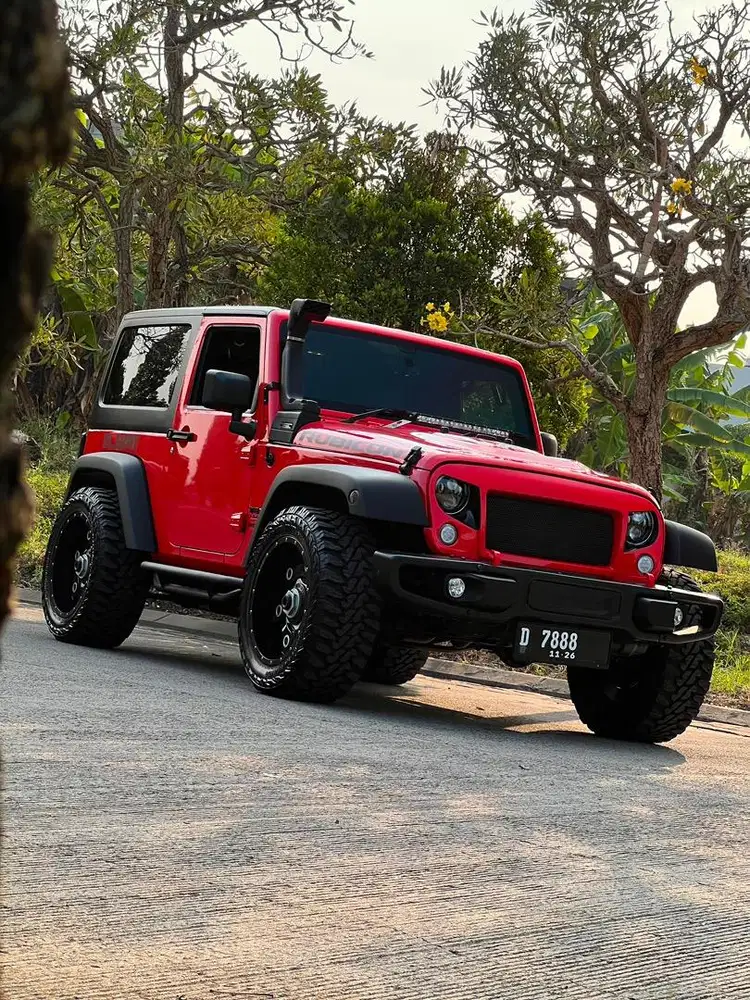 Jeep rubicon 3.6 at merah antikk km 8rb