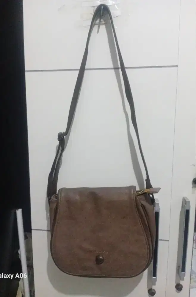 Tas selempang merk Sophie Martin