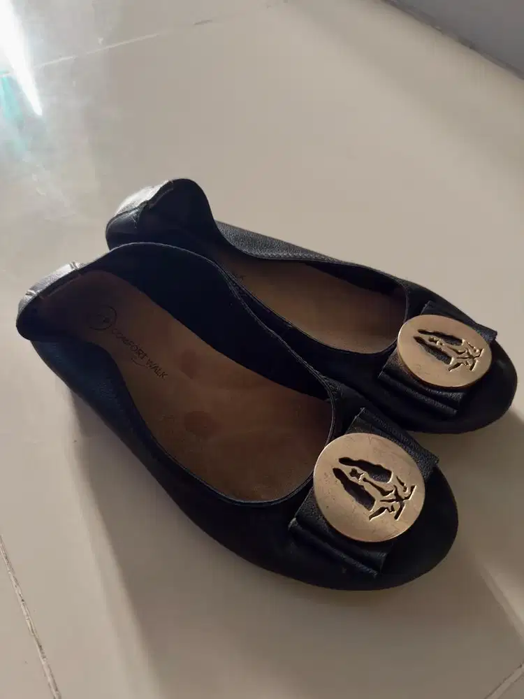 Sepatu flat hush puppies