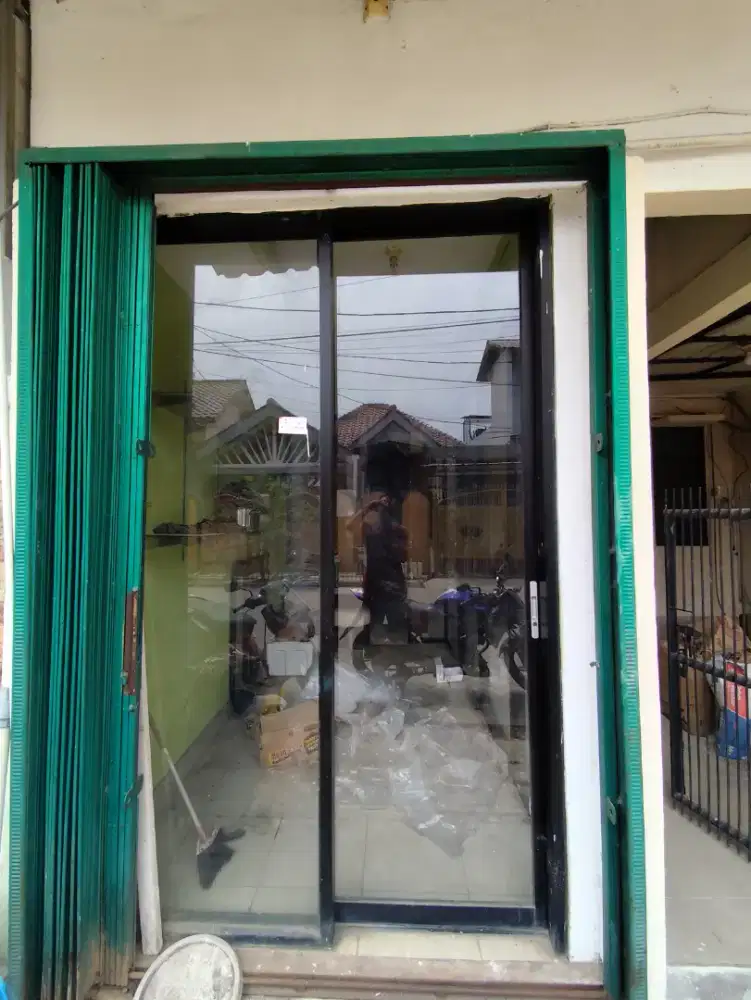 Partisi alumunium dan folding door