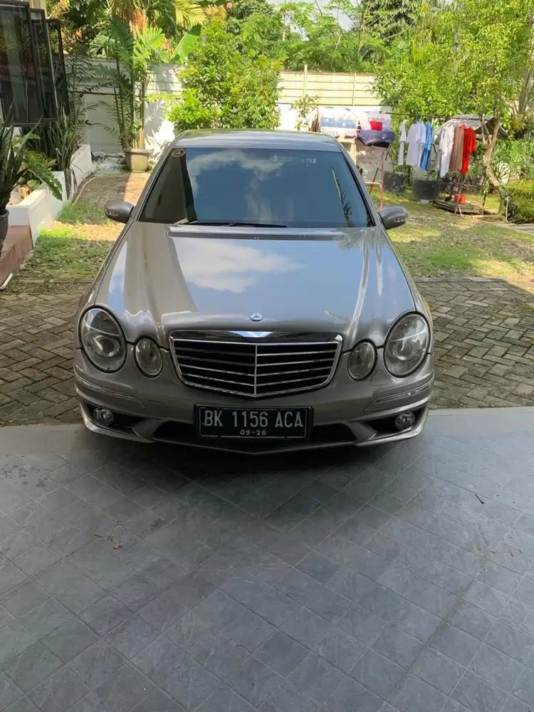 Dijual Mobil Mercedez Benz E 240 AT