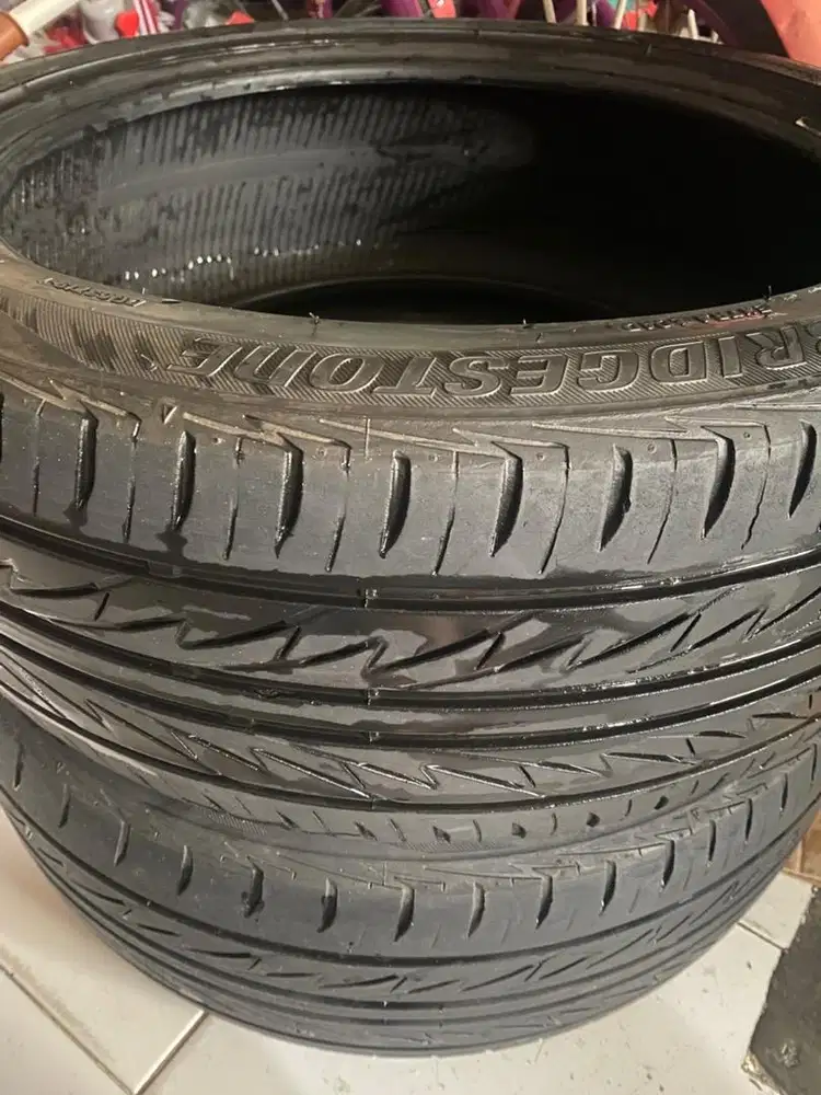 SEPASANG BAN BRIDGESTONE 215/45 R17