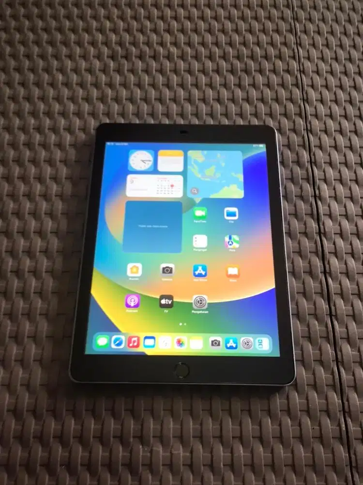 iPad Gen 5th Wi-Fi Only 32GB Normal Eks iBox (Real Pictures)