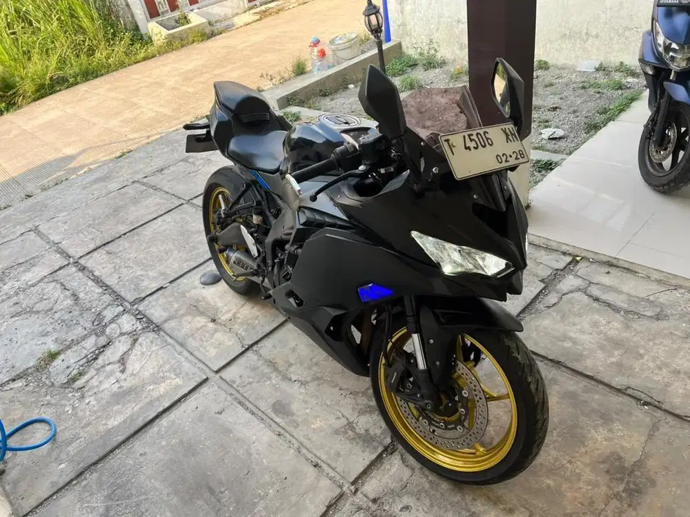 Kawasaki ZX25R non Abs thn 2023