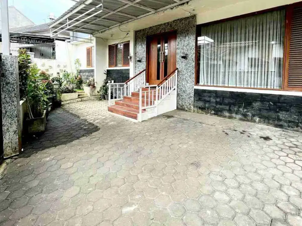 RUMAH DI PASTEUR-GN BATU, LUXURIOUS, HITUNG TANAH HARGA MURAH HANYA UNTUK PEMINAT SERIUS.