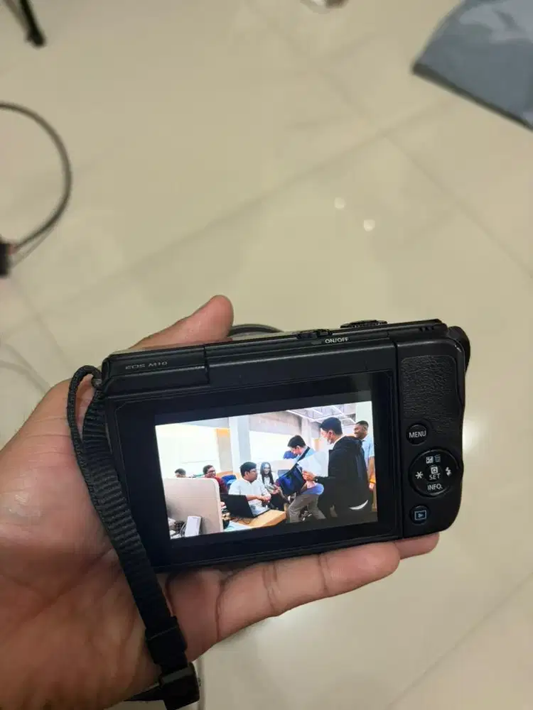MIRRORLESSS CANON EOS M10