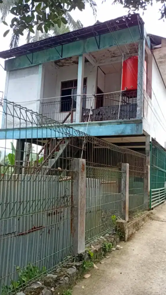 RUMAH 2 LANTAI & KEBUN SHM
LT 2.500 M² Desa Ciadeg, Cigombong