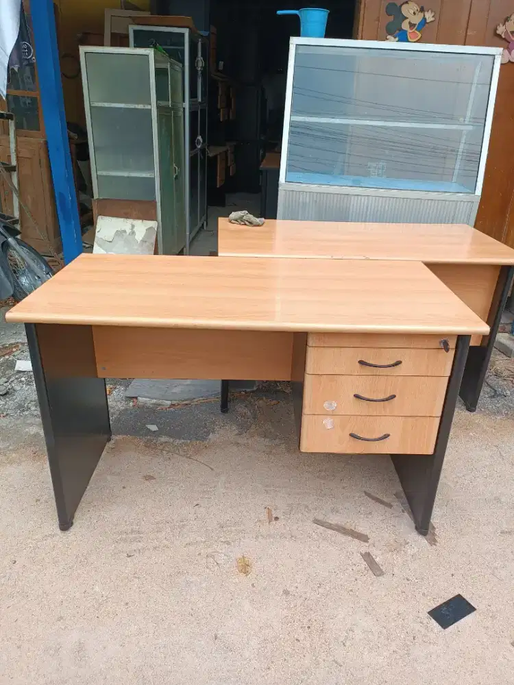 Meja Kantor Uno
