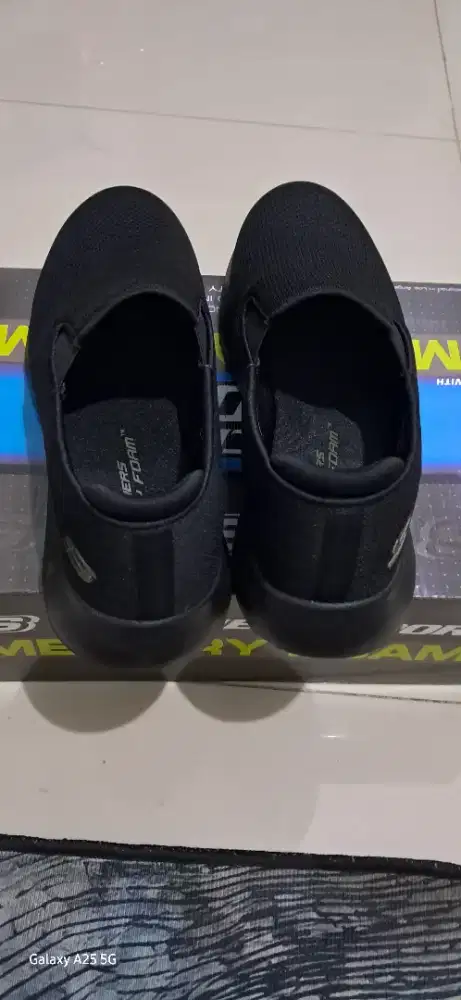 Skechers type vegan size 42