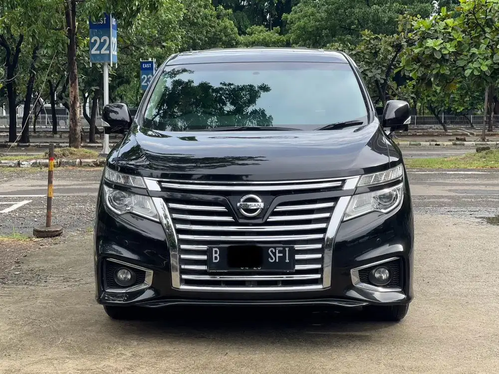 DIJUAL CEPAT NISSAN ELGRAND HWS AT HITAM 2014