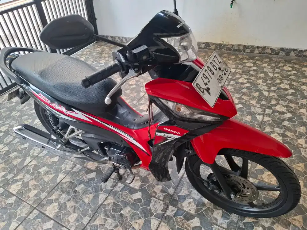 Pajak 8/2027 DKI km37rb, honda revo X 110 CW absolute 2023 full Ori.