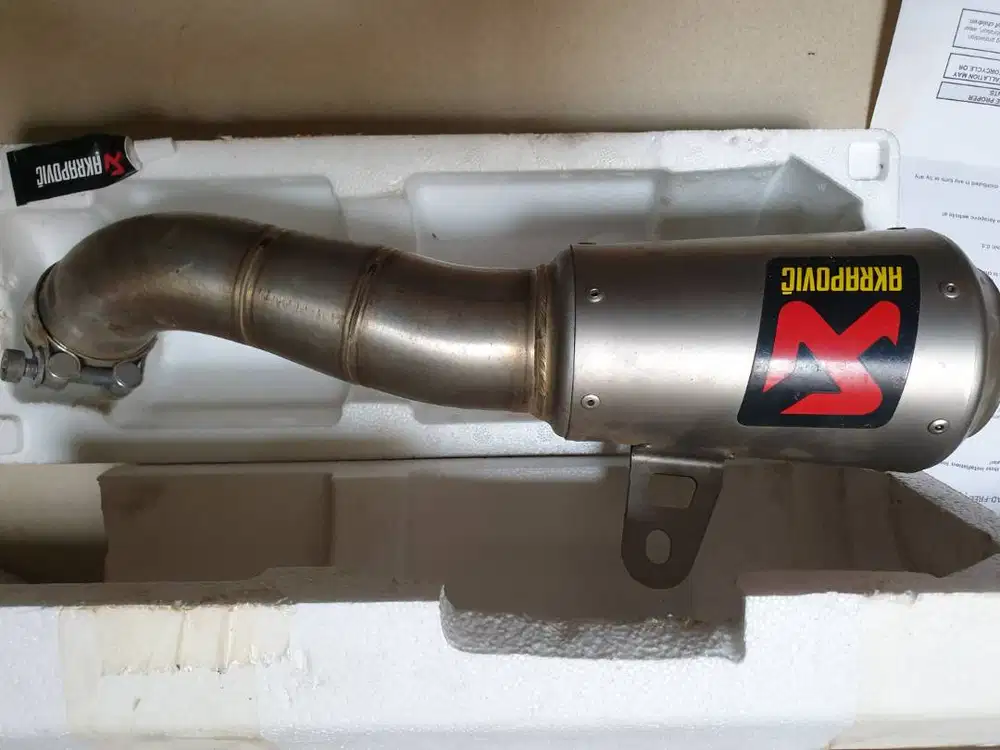 MUFFLER AKRAPOVIC KONDISI MULUS