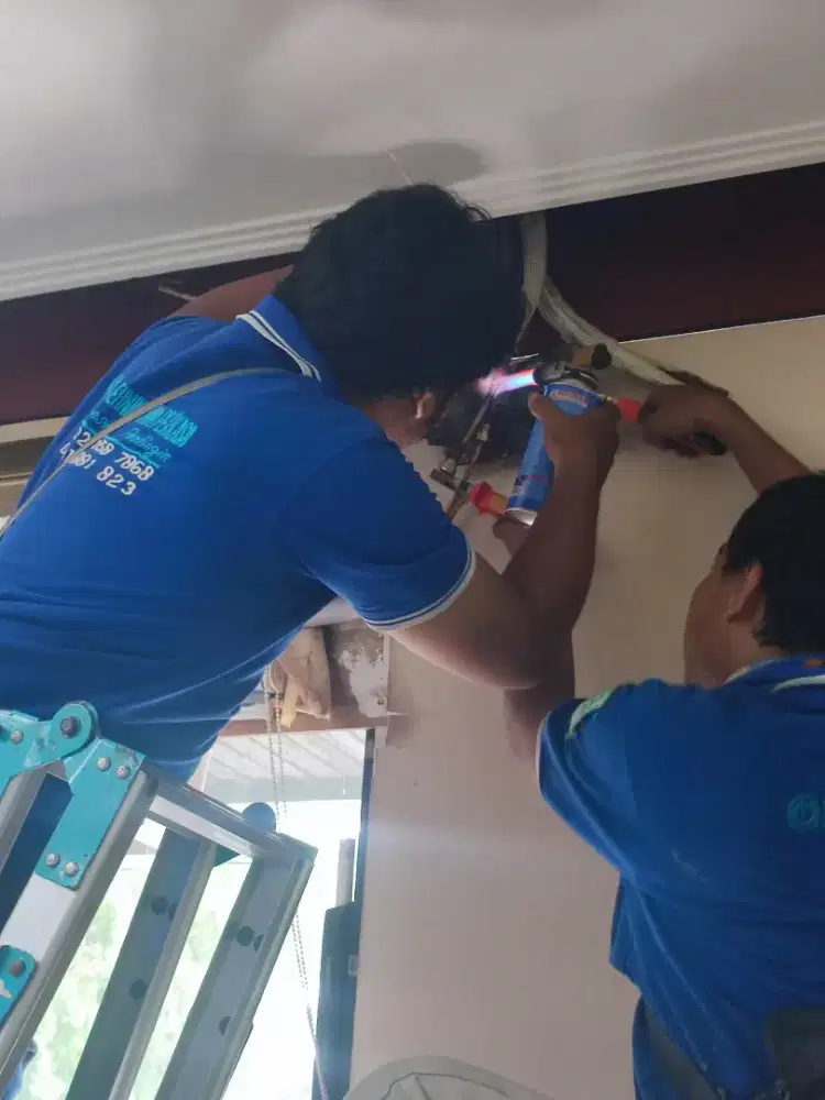 Menjual dan menerima jasa perbaikan AC dan menjual AC baru