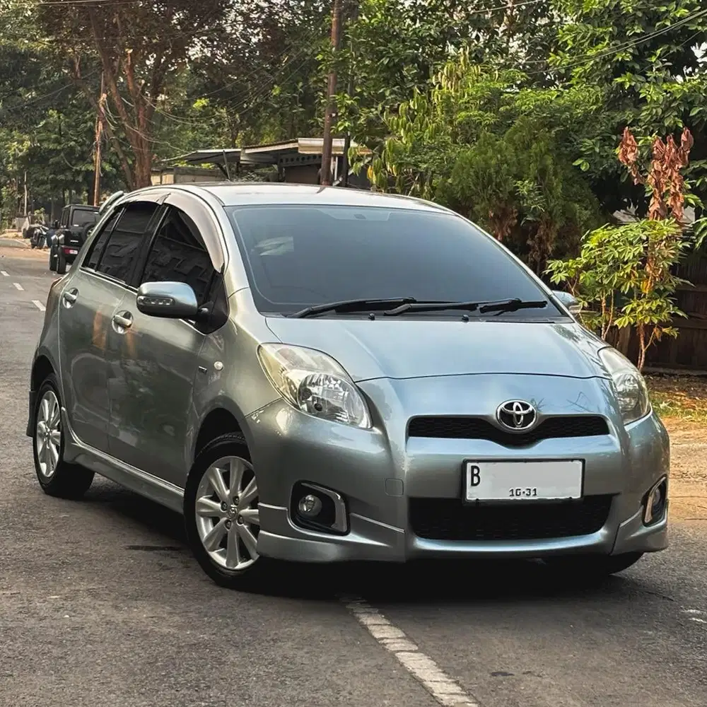 Toyota Yaris E A/T 2012