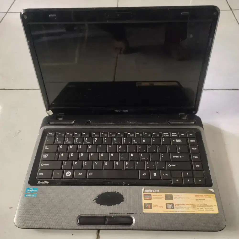 Laptop TOSHIBA L745
CORE i3