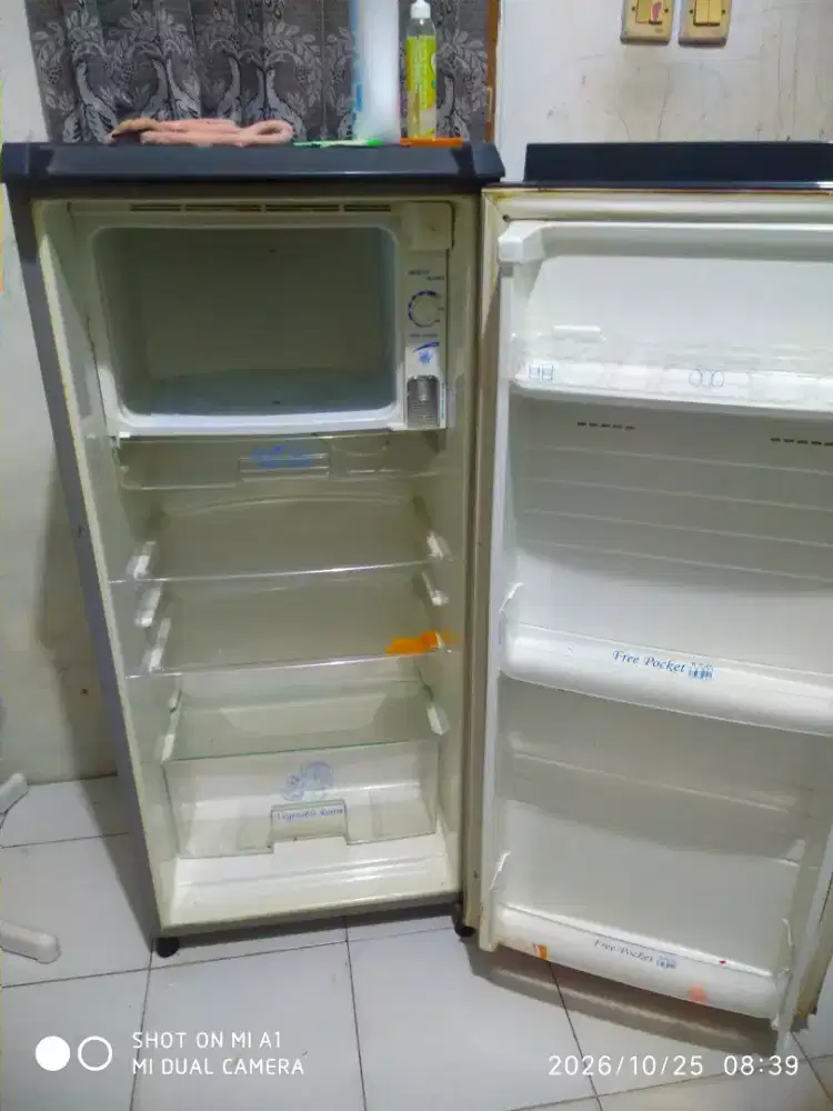 Kulkas merek Aqua 1 pintu