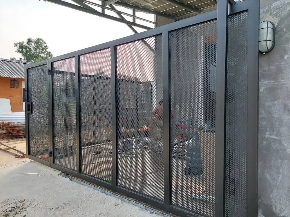 Pagar gerbang minimalis perforated
