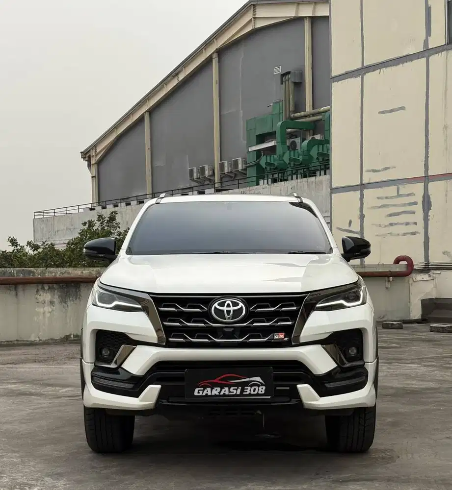 Toyota Fortuner 2.8 VRZ GR Sport AT 2022 putih