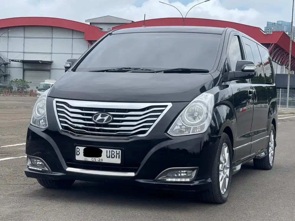 DIJUAL CEPAT HYUNDAI H1 ROYALE AT HITAM 2015