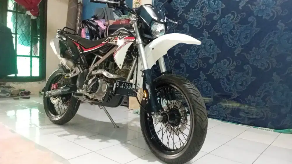 Diniagakan Motor Kawasaki KLX 150 BF SE
