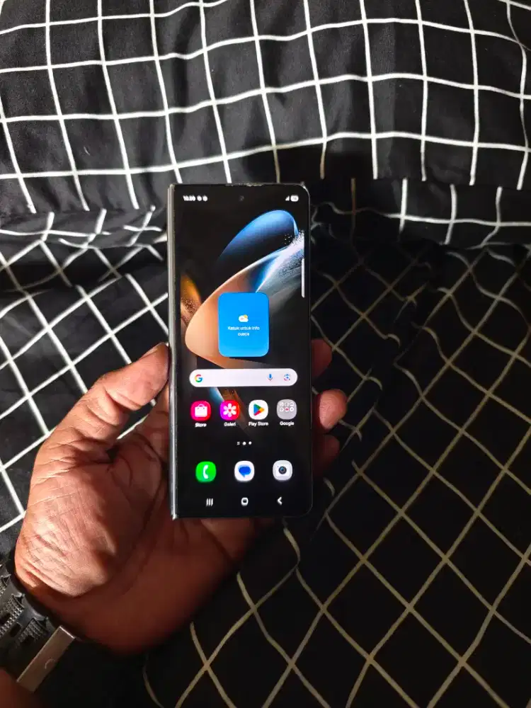 Samsung Z-Fold 4 12/512gb sein unit only.MINUS lcd dalam off bisa tt