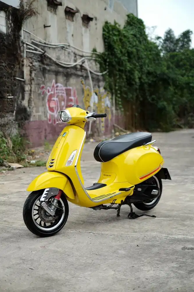 DIJUAL VESPA SPRINT 150 ABS KUNING