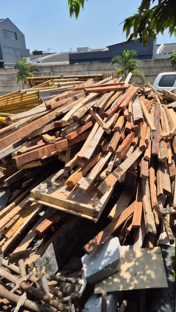 Jual kayu triplek bekas bongkaran bekisting masih 1 kali pakai