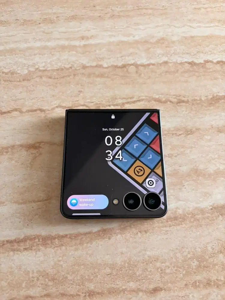 Samsung Z Flip 8 12/256 (Hitam)