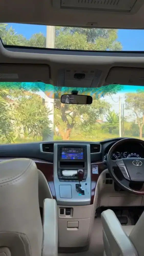 Dijual toyota vellfire 2010