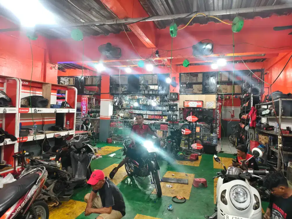 Loker mekanik motor