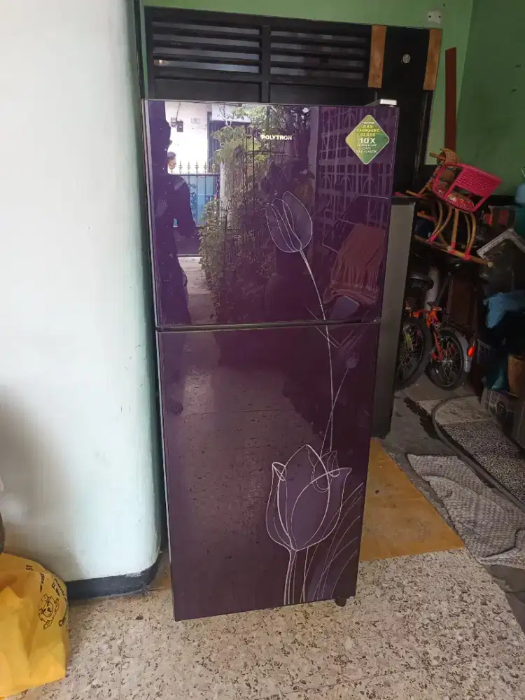 Kulkas 2 pintu Polytron tampered glass
