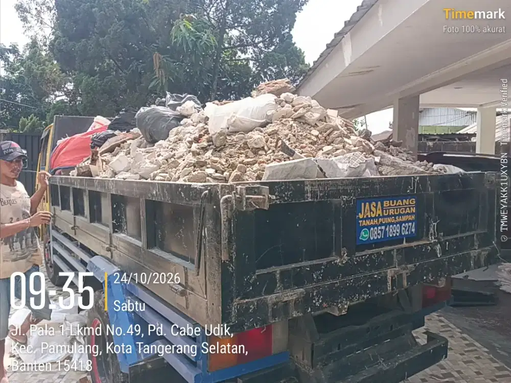 Jasa buang puing dan angkutan tanah