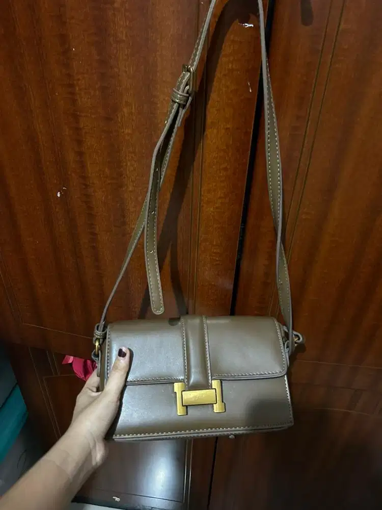 Tas kremes wanita