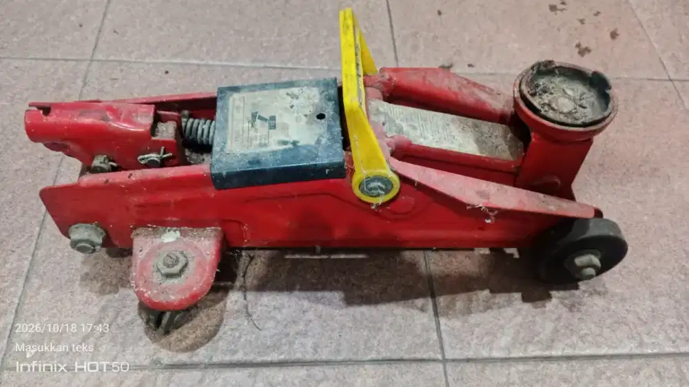 Dongkrak mobil bekas