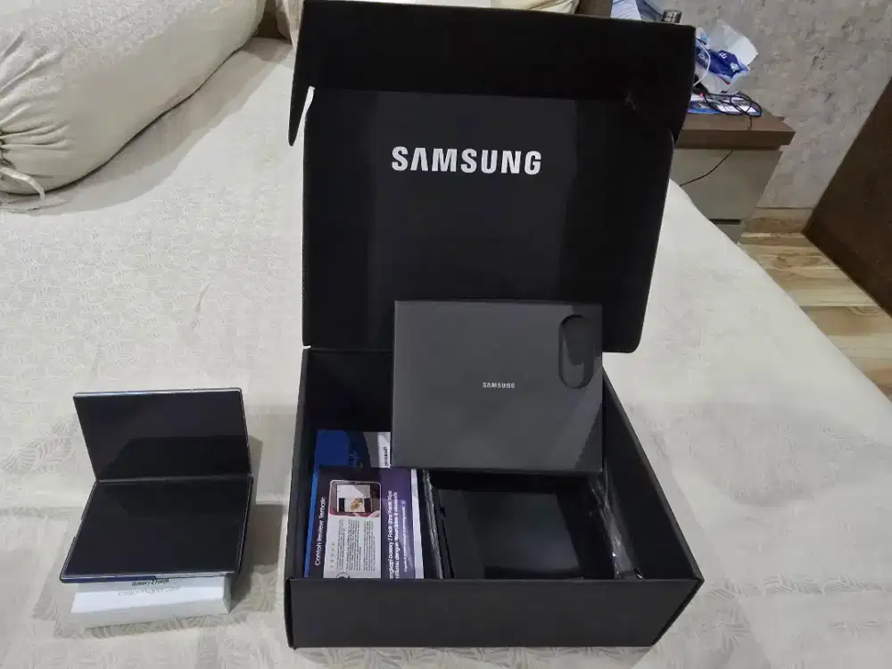 Samsung Z Fold 8 - 1TB 16GB