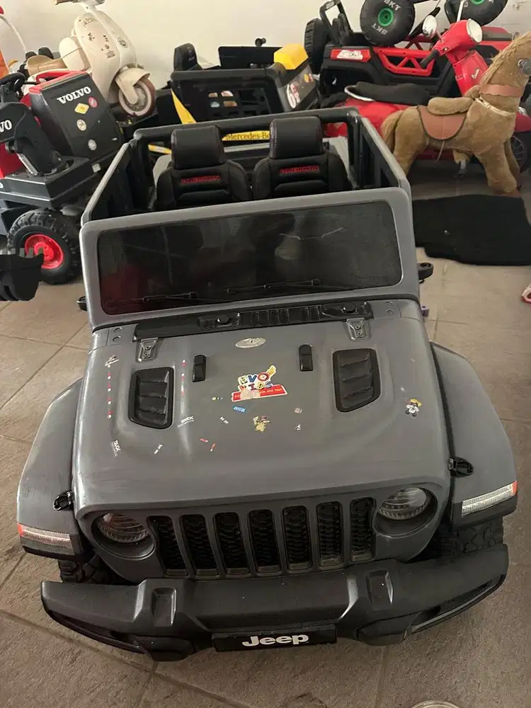 Mobil aki merk JEEP