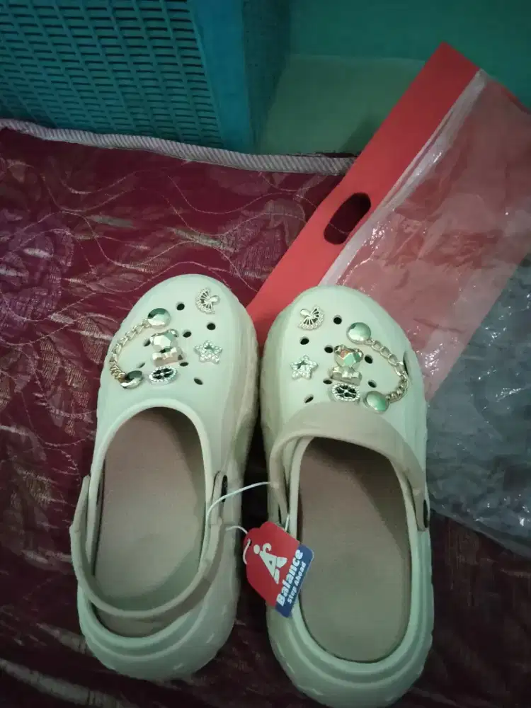 SENDAL WANITA DEWASA MEREK BALANCE