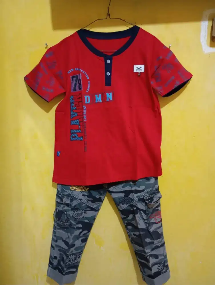 Kaos Anak Lengan Pendek Merah & Celana Panjang Motif Army/Loreng