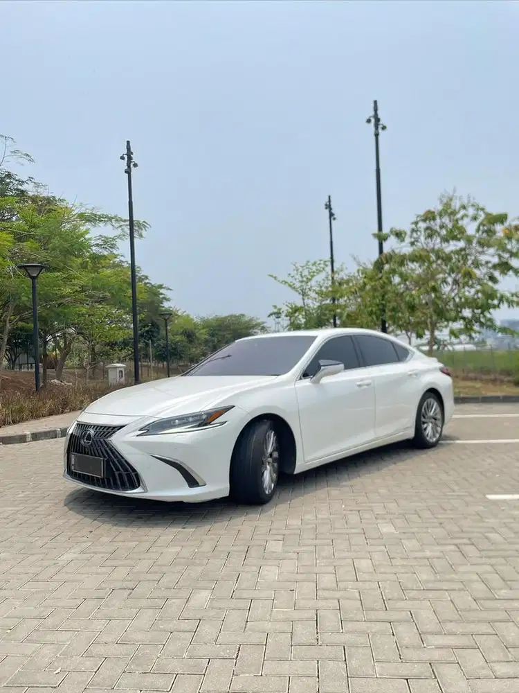 JUAL CEPAT MURAH LEXUS ES300h Ultra Luxury 2022 ATPM