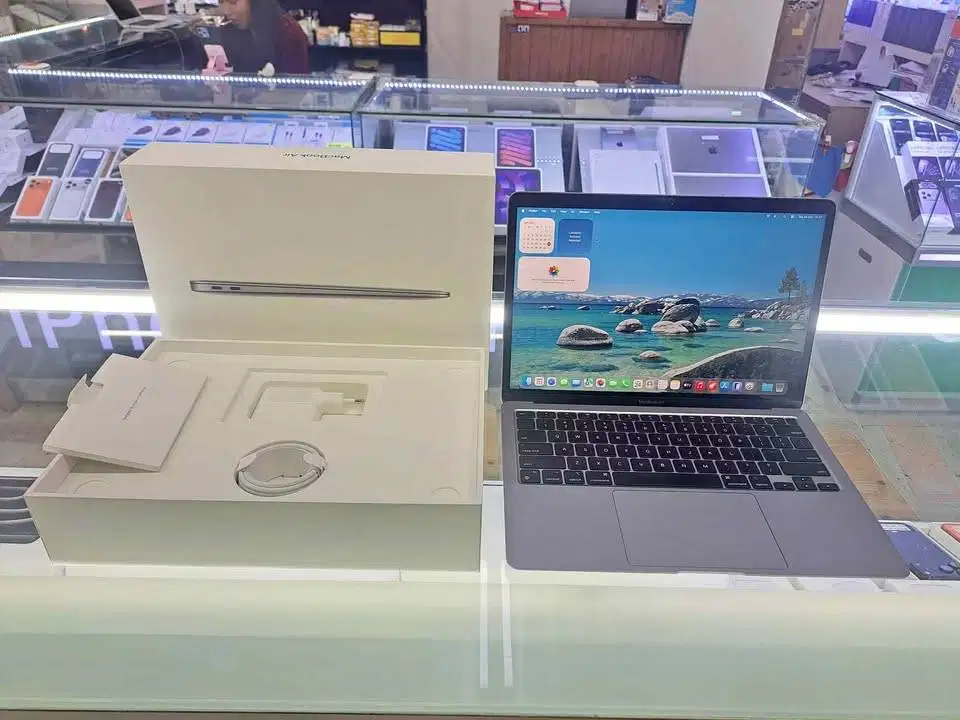 Second Macbook Air M1 13 Inch 8/256GB SSD Space Gray Ex IBOX Mulus