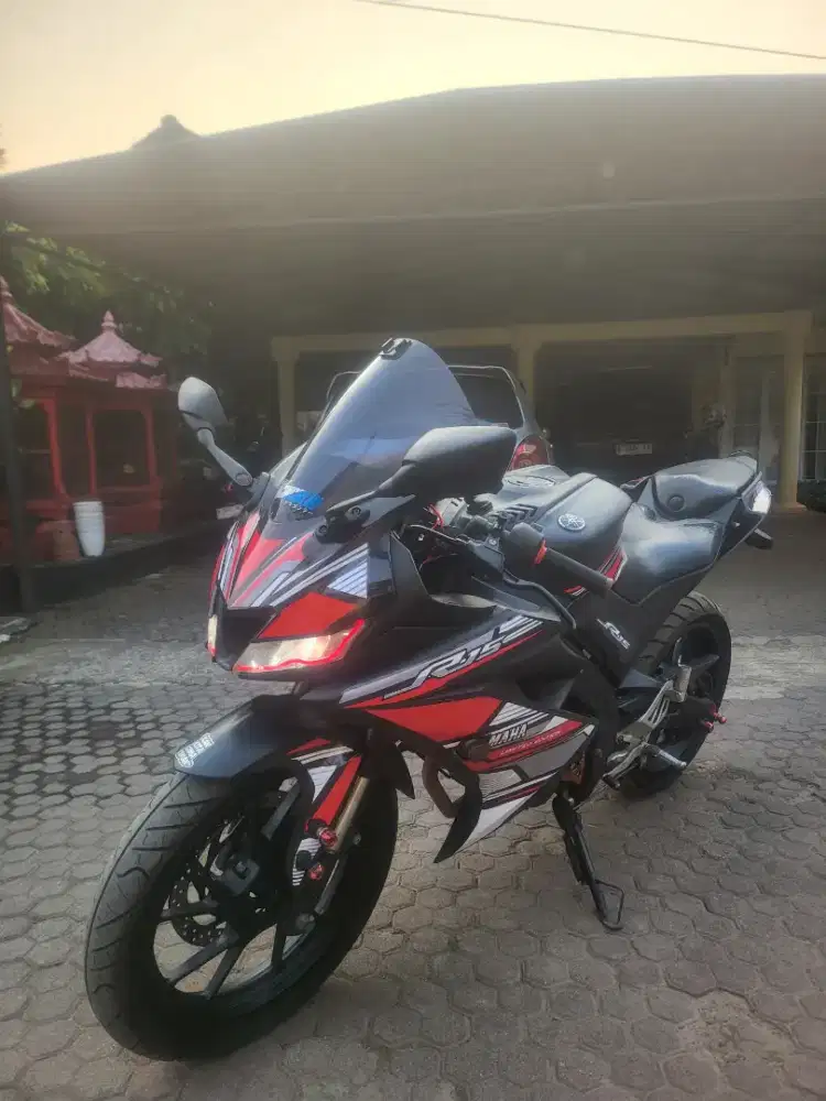 Yamaha R15 V3 Tahun 2017 Hitam