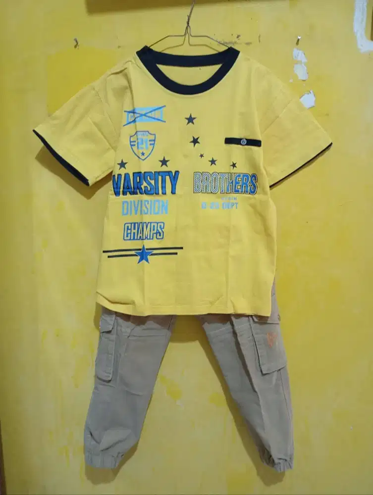 Kaos Anak Lengan Pendek Kuning Motif & Celana panjang krem