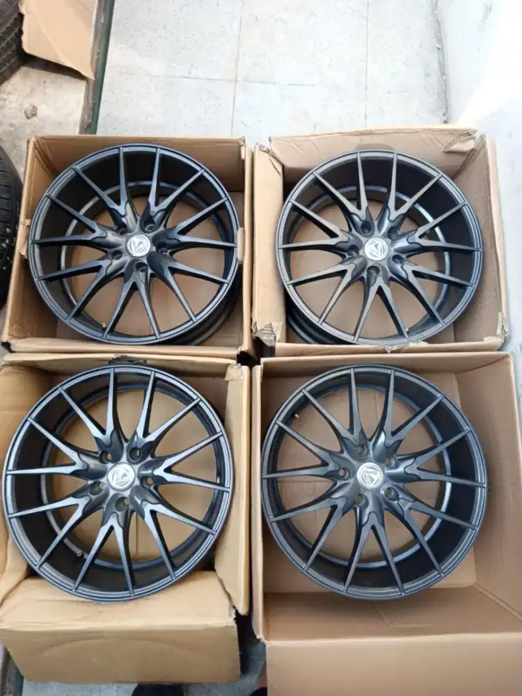 Velg versys r18 5x114 lbr8 et40