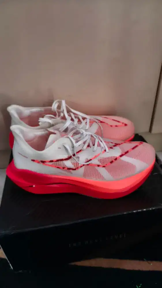 Dijual sepatu lari mills Enercharge M1