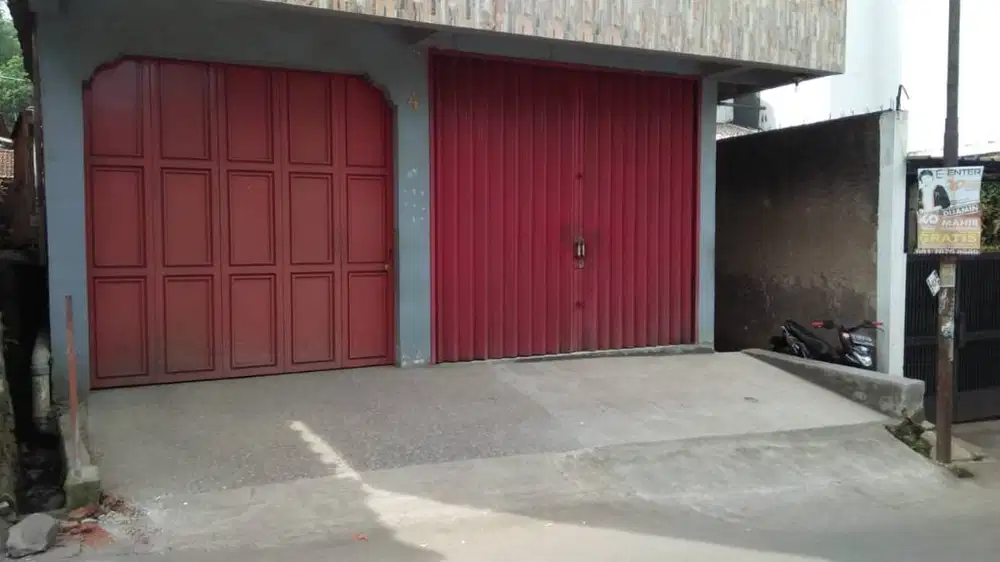 Di Jual Rumah 2 Lantai dengan Kontrakan Lokasi Strategis