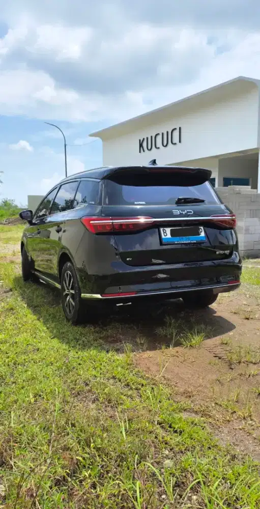 BYD M6 Superior 6 seat