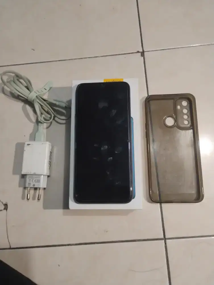 Realme 5 4/128 Fullset Nominus Tangan Pertama