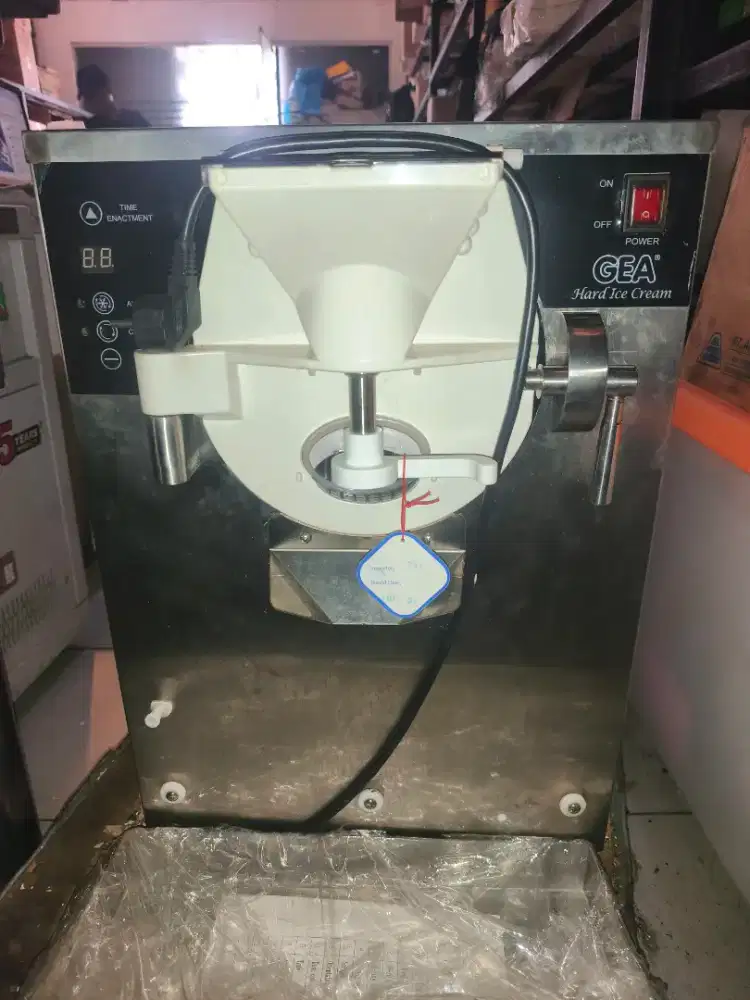 Mesin Gelato / Hard mesin ice cream merk Gea