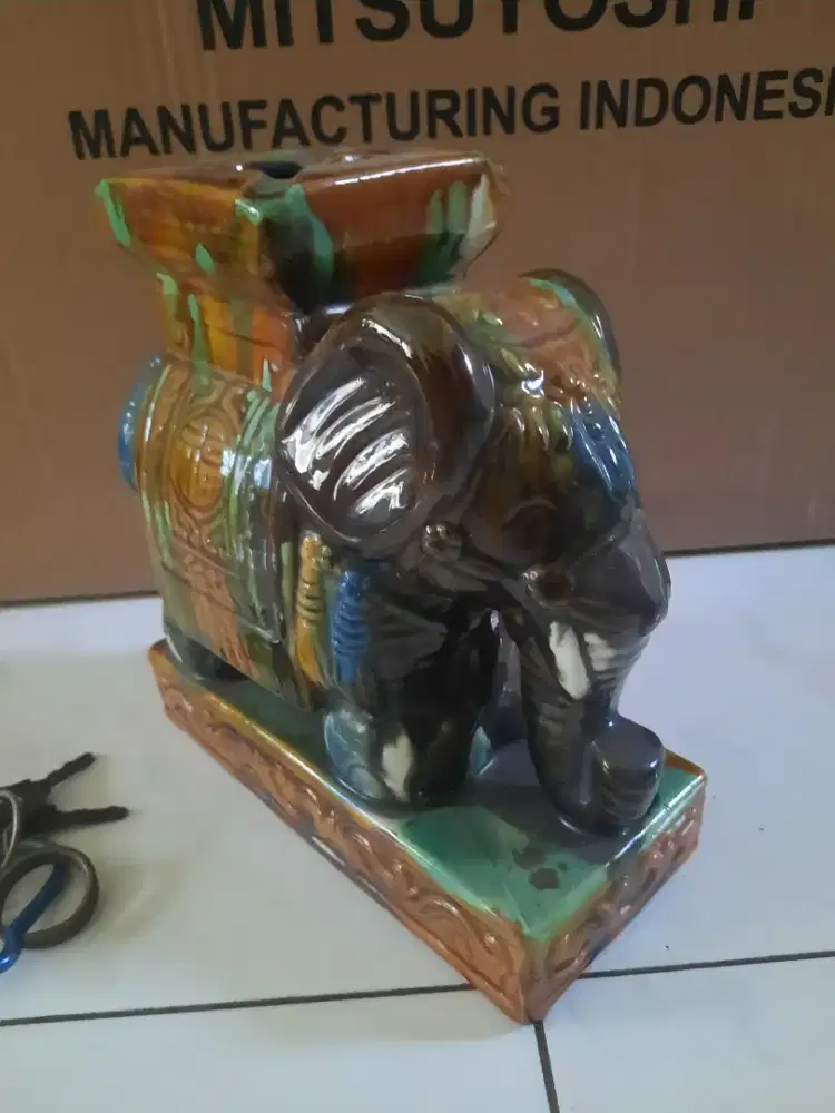 Asbak keramik model gajah